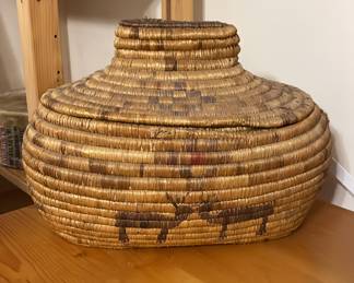 Large Coiled Inuit
Yupik Alaskan Eskimo Basket