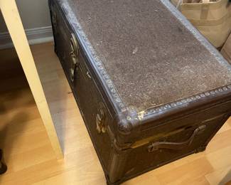 Trunk with upholstered top