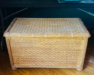Wicker chest/trunk 