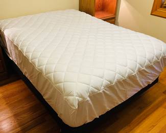 Full size bed (mattress, boxspring, metal frame) 