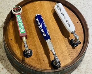 Barrel top with 3 taps 