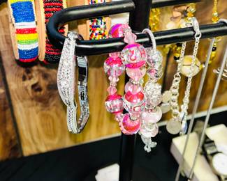 Tons of jewelry 