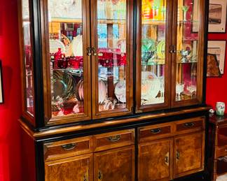 Broyhill Premier china cabinet/hutch 