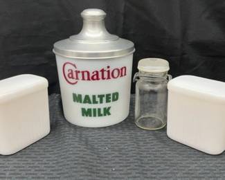 CT413Vintage Carnation Milk Set
