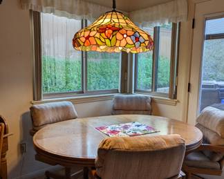 Cool vintage 80's kitchen table with swivel chairs! Excellent condition !