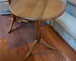 Sweet little antique table perfect for a cuppa and a Julia Quinn  book .. Bridgerton baby!