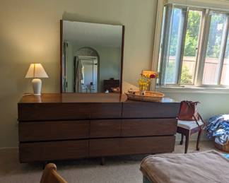 I want this mid century beauty in my bedroom . They don't make furniture like this anymore .. IKEA .. you are so not it!