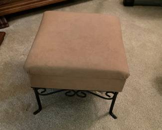 Storage stool closed 