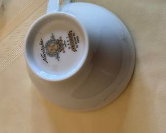 China set is Noritake “Whitebrook” 6441 (Japan)