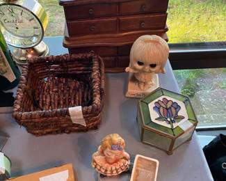 Jewelry boxes, vintage collectibles 