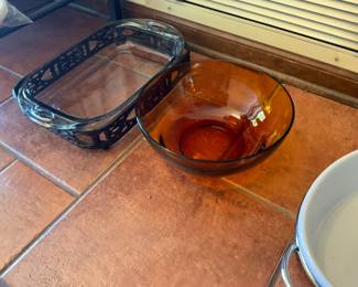 Baking dish with metal holder & bowl