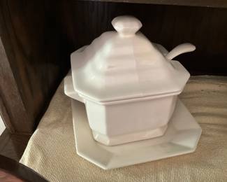 Matching gravy boat with under plate to China set