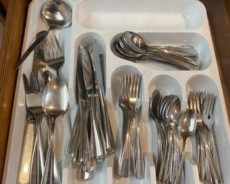75 Piece Stainless Steel Flat Ware
