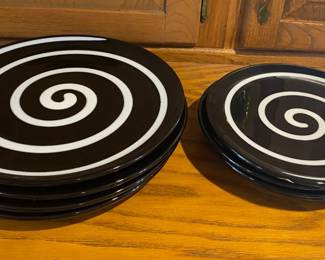 Lot of 8 Black and White Spiral Dinner Set- 11 in dinner plate
