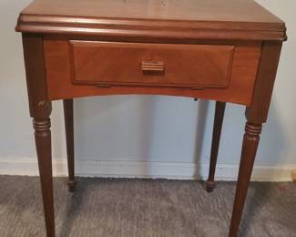 Singer Sewing Machine Table, closed-24"x17"x31"h
