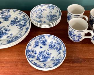 Churchill Swirl China-10” Dinner, Berry Bowls, Bread Plates & Teacups, 4ea

