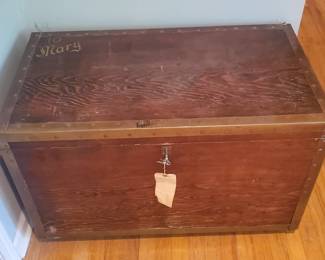 Cedar Hope Chest with Key - contents not included
