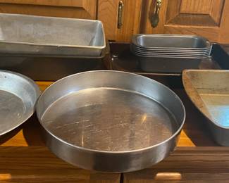 Lot of 12 Aluminum Bake Ware
