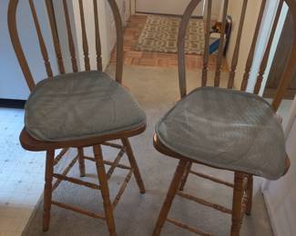 (2) bar stools/swivel