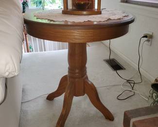 Nice (1) of (2) wood end tables...