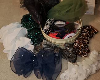 Large 80s clip on bows