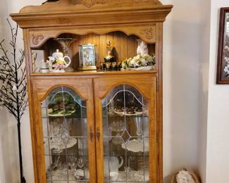 Lead glass-lighted cabinet