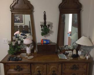 80s dresser/ Mirrors flair at base