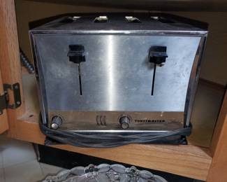4-slice toaster