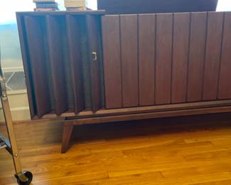 Vintage stereo w/turntable