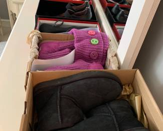 so many name brand shoes and boots. Sizes are primarily, but not all, 6, 6 1/2 and 7.