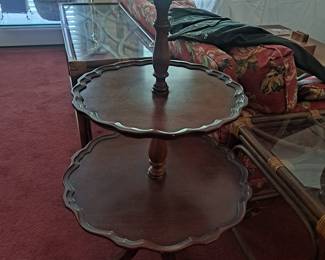 Vintage 3 Tired Piecrust Table