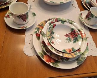 Royal Doulton Everyday China (Vintge Grape)