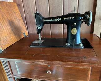 1927 Singer Sewing Machine with Table 