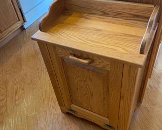 Oak garbage container