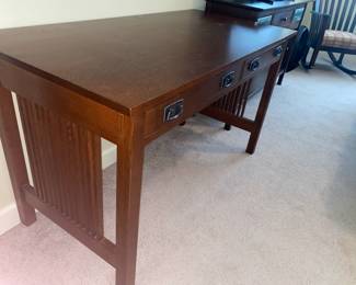 Stickley 2 drawer desk Mission style 