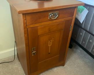 Stickley Mission 2002 Collector Edition Harvey Ellis nightstand 