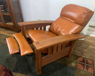 Stickley Bustle Back bow arm recliner 