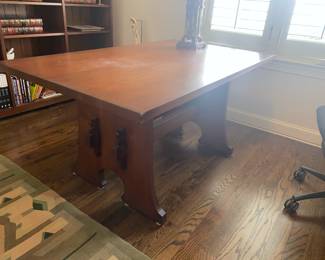 Stickley Mission keyhole tressle table 
