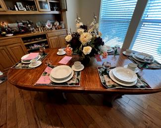 Dining furniture, place settings