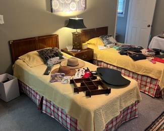 Henredon twin bedroom suite