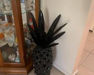 BLACK PINEAPPLE