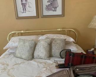 QUEEN BRASS BED MATTRESS BOX SPRING GUEST ROOM