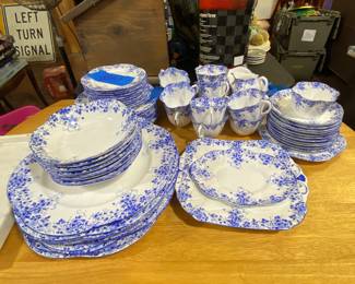 Nice vintage China set.