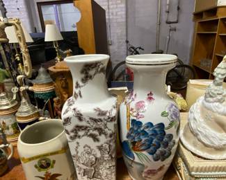 Plenty of nice vases. 