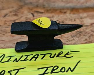 CAST IRON MINIATURE ANVIL