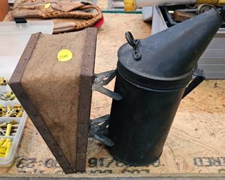 VINTAGE BEE SMOKER