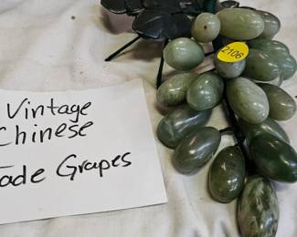 VINTAGE CHINESE JADE GRAPES