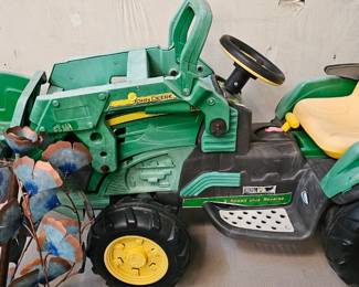 JOHN DEERE RIDE ON TOY