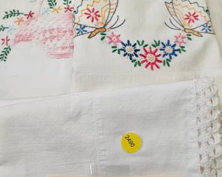 LOT OF VINTAGE PILLOWCASES
