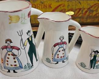 HREE CREAMER PITCHERS